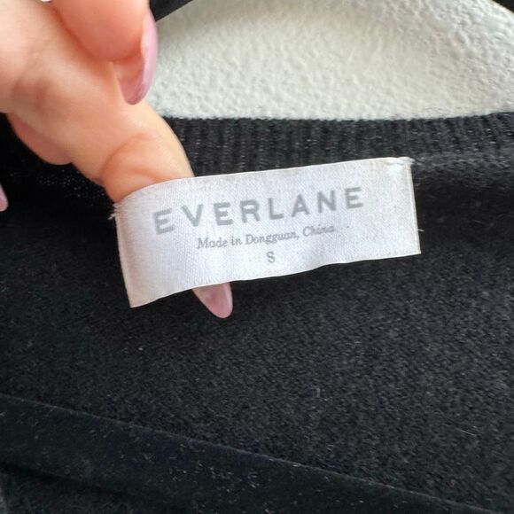 Everlane 100% Cashmere Black V Neck Pullover Classic Sweater Size Small - Picture 6 of 10